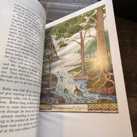 The Hobbit J.R.R. Tolkien Collectors Edition Hardcover Slipcase Green Speckled - Picture 3 of 7